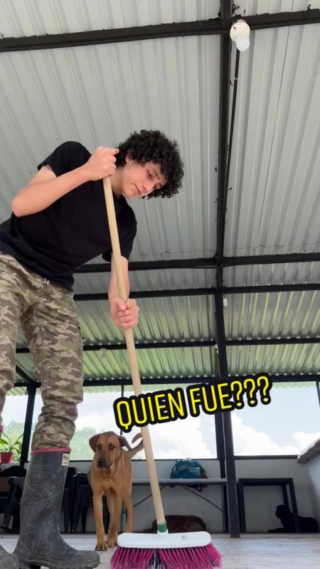 Video de TikTok de @lagranjadelborrego con el sonido MERCHO (feat. Nico Valdi)