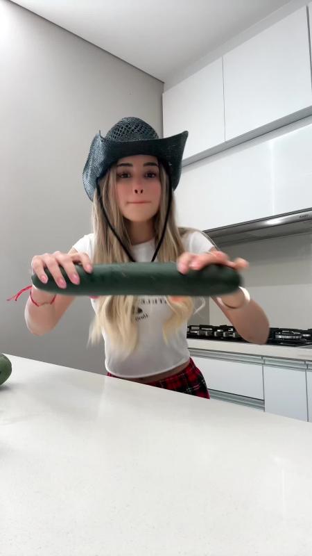 Video de TikTok de @briandadeyanara con el sonido Funny and Unusual Scene of 3 Minutes