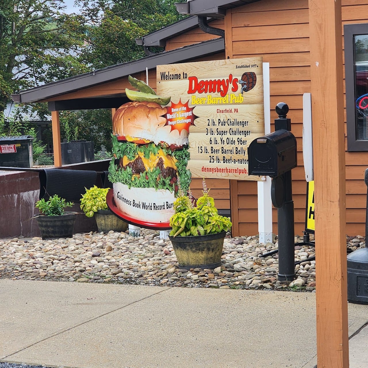 Denny's Beer Barrel Pub