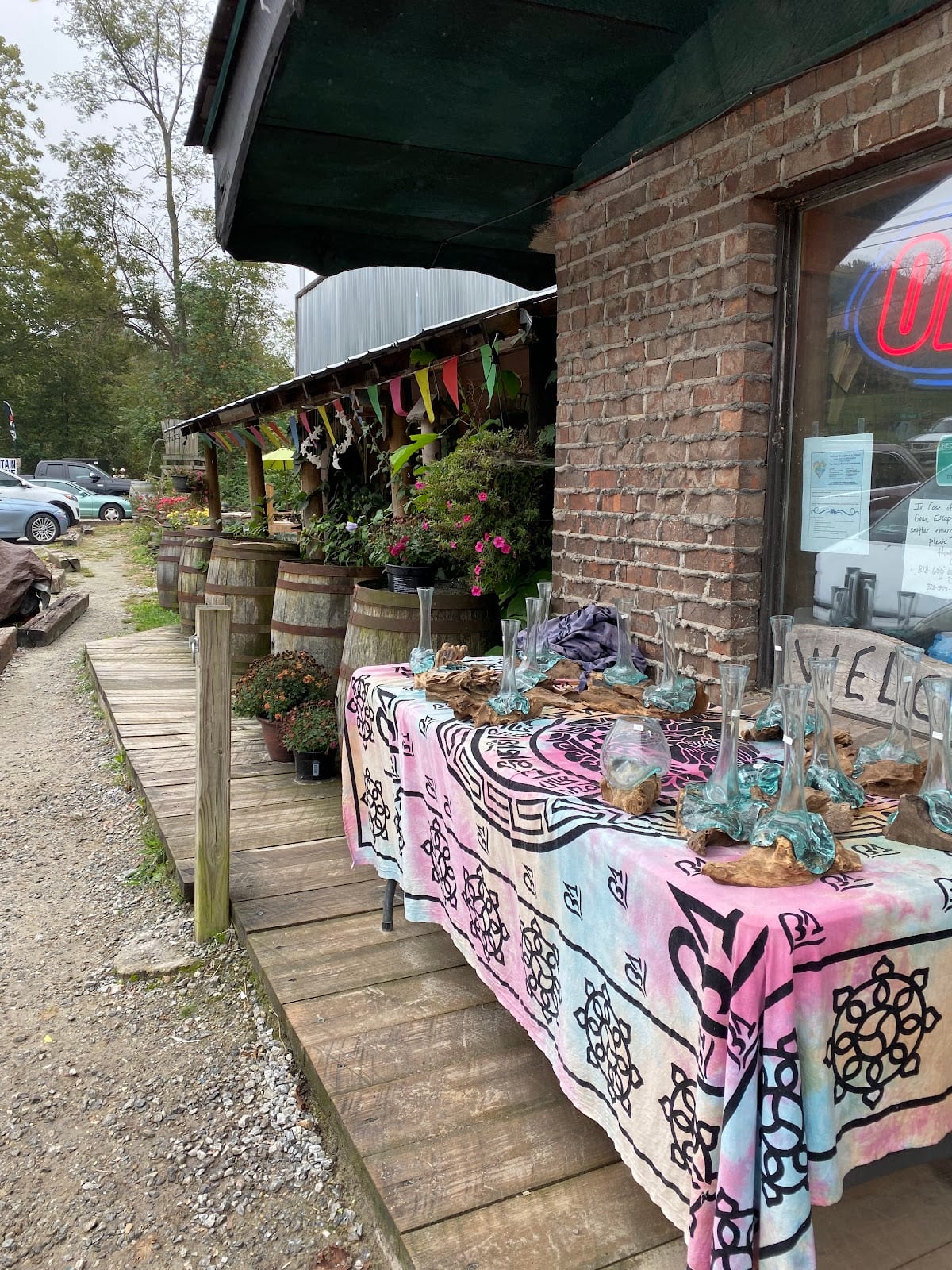 伊莱贾山宝石矿与水晶店