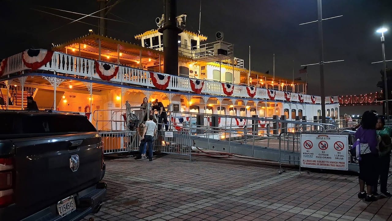 Paddlewheeler Creole Queen