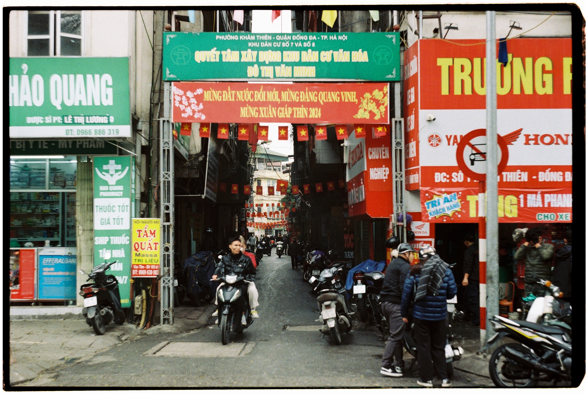 2k/2024Apr5-Fuji400-Vietnam-20.webp