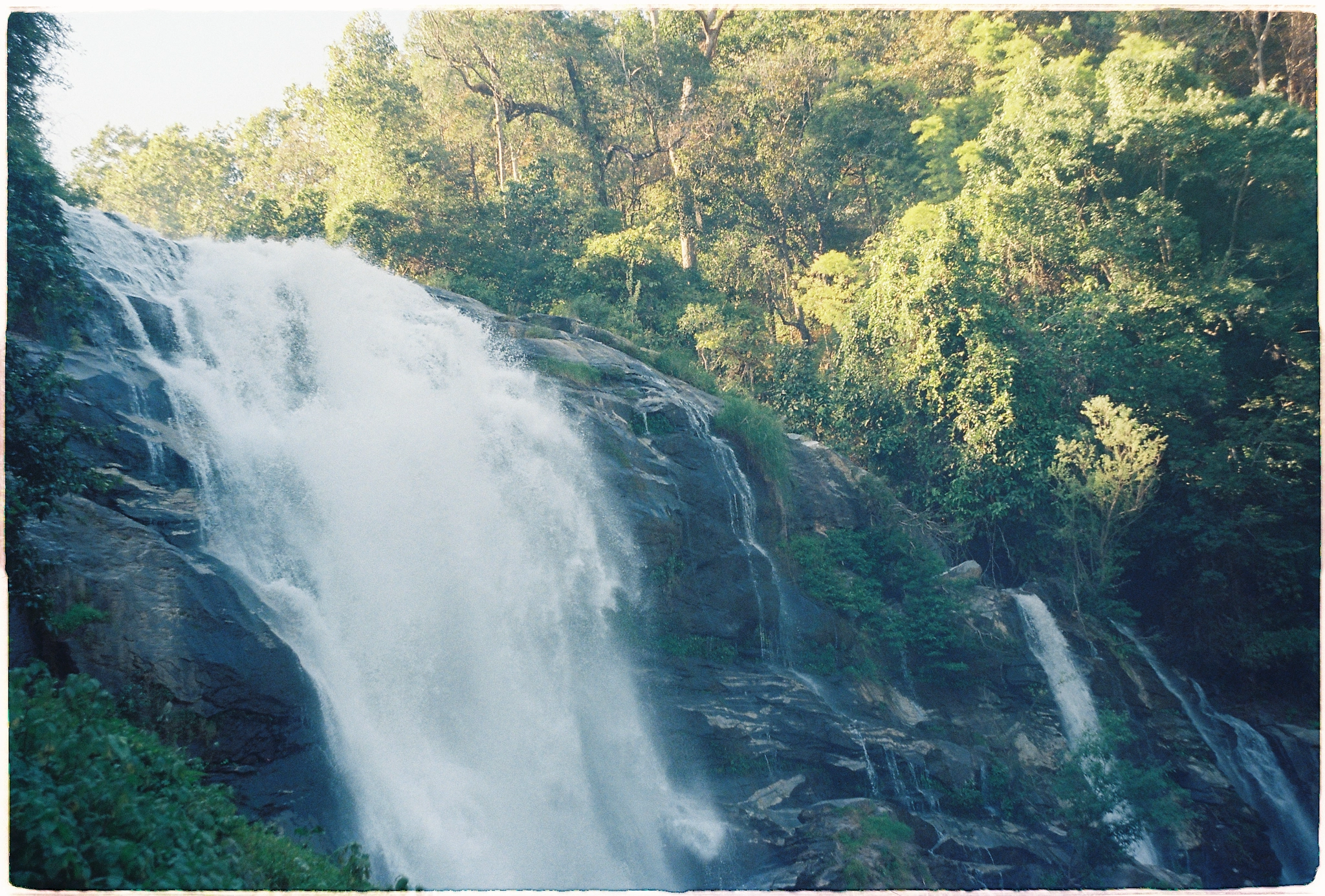 2k/2024Mar19-Kodak400-Thailand-98.webp